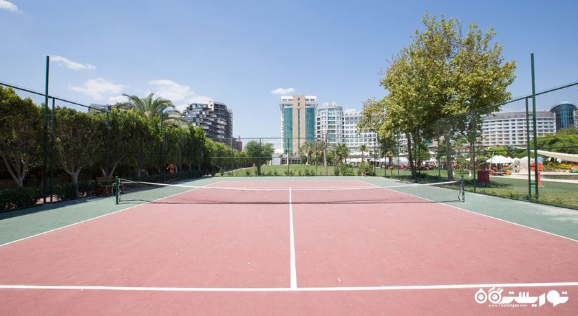 نمای کلی زمین تنیس هتل شروود